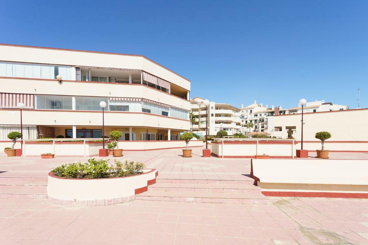 Spacious Beachfront Flat With Sea Views And Private Indoor Parking Benalmadena Ngoại thất bức ảnh